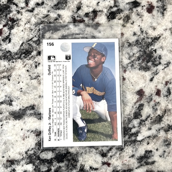 1990 Ultra Rare Upper Deck Ken Griffey Jr. baseball card with misspelling ERROR. - Picture 2 of 7